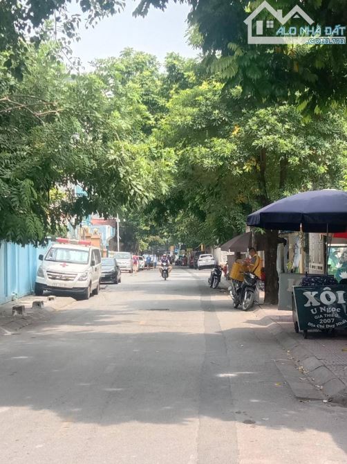 Khu phân lô tại CỰ KHỐI LONG BIÊN - 220m đất MT 14m vỉa hè kinh doanh - giá chỉ 30tỷ.