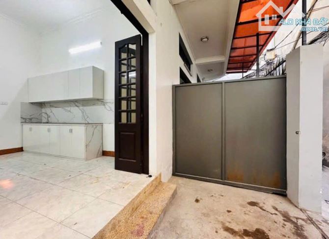 Cho thuê nhà ngõ phố Bạch Mai Hai Bà Trưng 40m x 3 tầng, giá 8.5tr/tháng