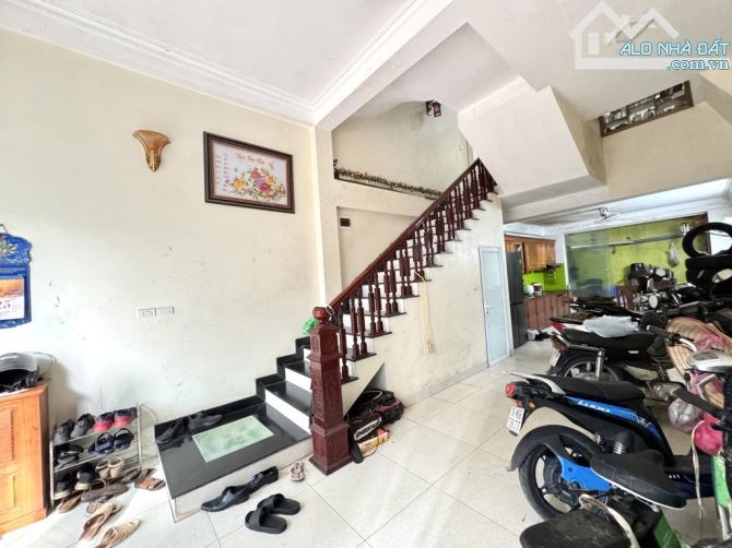 - BÁN NHÀ QUANG TRUNG HÀ ĐÔNG 50m XÂY 6 TẦNG-PHÂN LÔ - VỈA HÈ - Ô TÔ TRÁNH