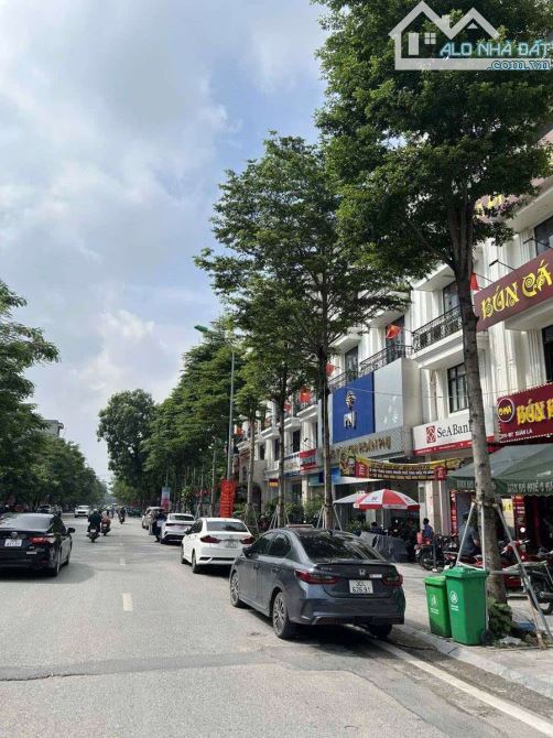 Bán nhà mặt phố Nguyễn Chánh- khu A10 Nam Trung Yên- 5 tầng- MT:6m- 58 tỷ