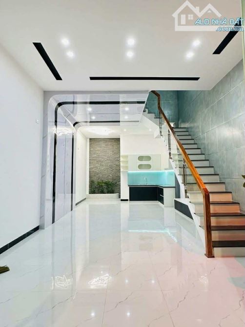 CHUYỂN NHƯỢNG NHÀ 3 TẦNG MỚI, MẶT TIỀN PHẠM NGŨ LÃO, 44m2 n:4,6m, QUI NHƠN.