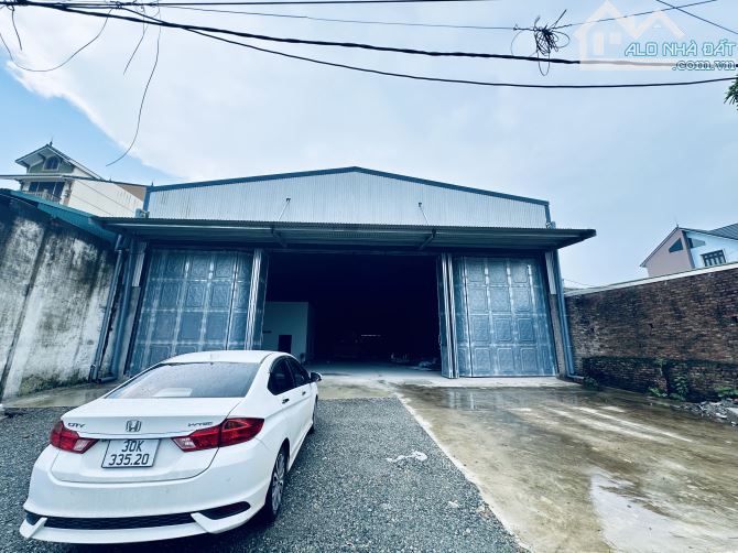 Cho thuê 1500m2 xưởng mặt đường ql6 ccn trường yên