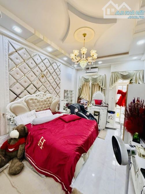 NHÀ ĐẸP Ở NGAY HẺM ÔTÔ -GẦN ĐH CÔNG NGHỆ SG - SIÊU THỊ AEON TẠ QUANG BỬU- PHƯỜNG 4-Q.8