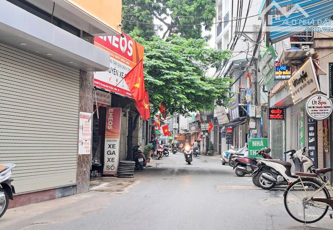 Nhà đẹp Mễ Trì Thượng. Mặt ngõ thông, Oto tránh, dừng đỗ, vào nhà. Lô góc, KD sầm uất.