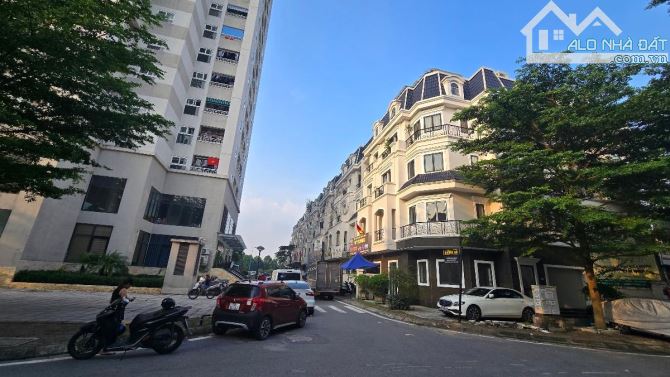 BÁN GẤP!!SHOPHOUSE MIPEC- KIẾN HƯNG- CHÂN 7 TÒA CHUNG CƯ -LÔ GÓC- 2 MẶT TIỀN -3 VỈA HÈ - Ô