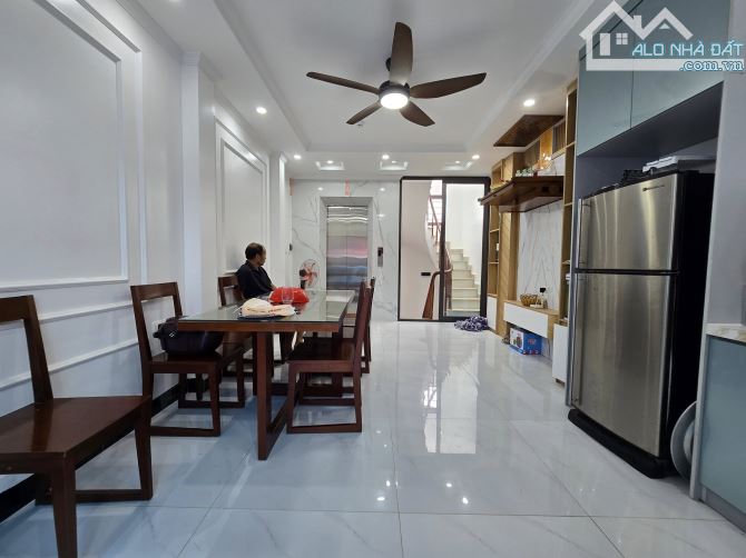 Chính chủ bán nhà đẹp 42m, 7 tầng, thang máy, ở sướng, kinh doanh đỉnh cao, Khương Hạ