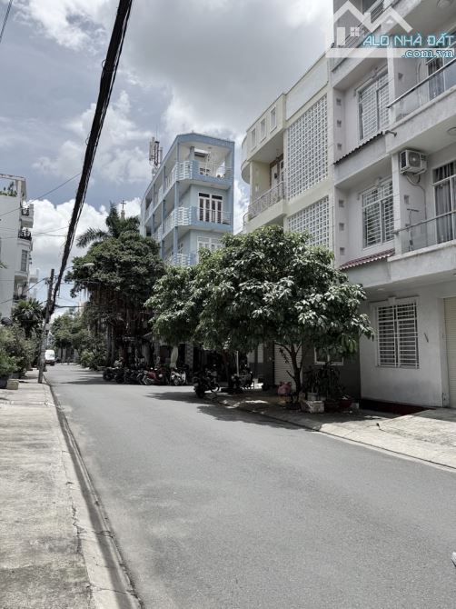 CHỐT NHANH TOÀ NHÀ CHDV 6 TẦNG 20P NGAY ĐẠI HỌC VĂN LANG, 4x24, 16.8 TỶ