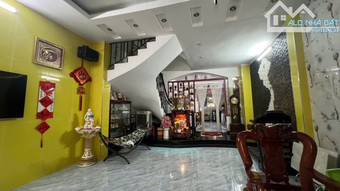 Bán nhà đẹp 4 tầng 101m2,xe hơi đỗ trong nhà .Huỳnh Tấn Phát,Quận 7.Giá 12 tỷ.