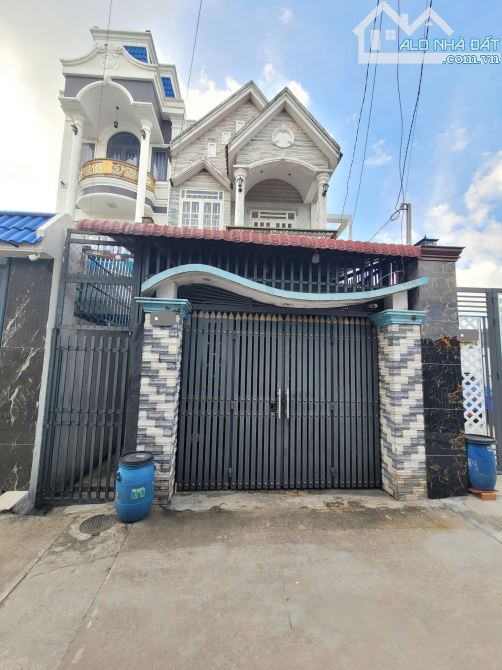 Bán nhà 1T1L và phòng trọ 5x32m, hẻm Nguyễn Du p. Dĩ An, thu nhập 4tr/th