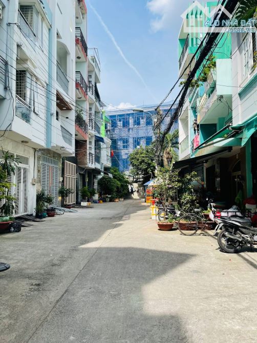 Siêu Phẩm Quận 8 - 65m² - Ngang 4.3m - Nở Hậu Tài Lộc 4,4m - 2 Tầng - Hẻm Xe Tả - 7.x Tỷ