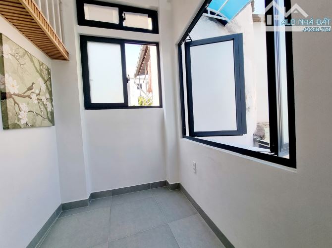 bán nhà ngay khu D2 phường 26 ,quận bình Thạnh .DT:4x23.6m .NH4.7m .CN76m2 .2 tầng .8p CHD