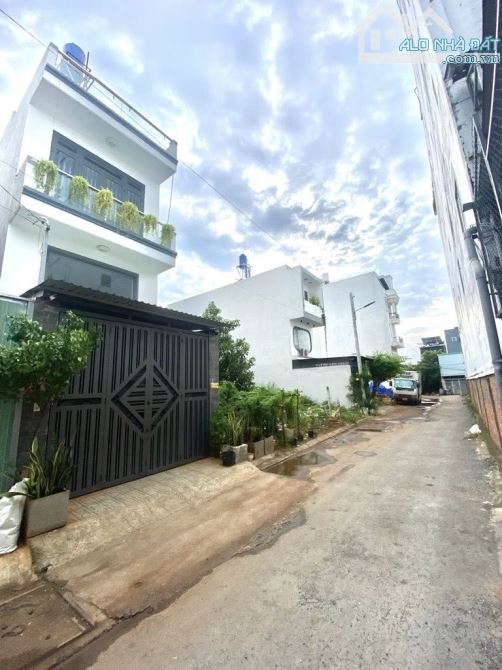 Lô Đất thổ cư sát Mặt tiền đường HÀ HUY GIÁP, Thạnh Xuân, Q12, DT 89m2 (4 x 23), đường 6m.