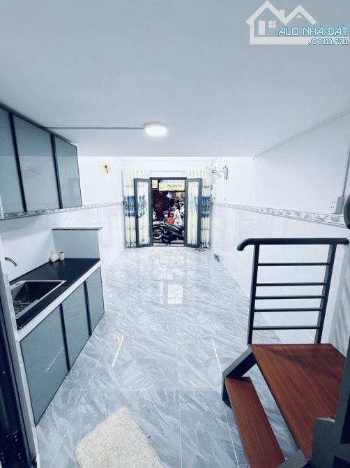 Nhà bán mặt tiền đường Đoàn Văn Bơ Quận 4 mới đẹp, khu buôn bán sầm uất giá nhỉnh 5 tỷ