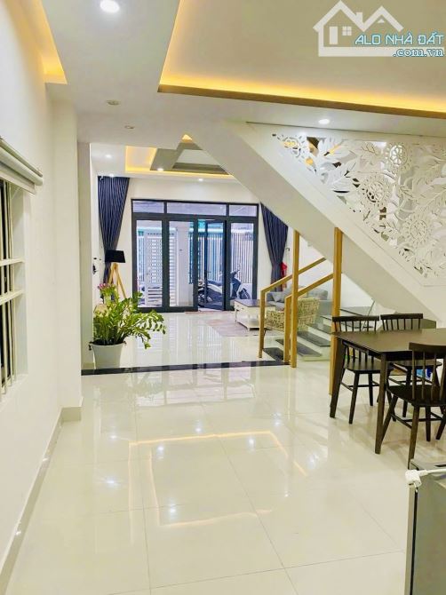 BÂN NHÀ KIỆT OTO CHẾ LAN VIÊN - SÁT BIỂN - 2 TÂNG - 95m2 - NỞ HẬU - 9ty6.