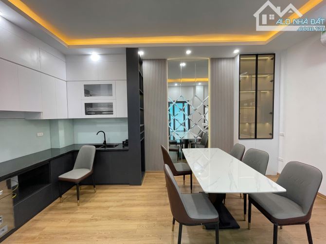 52m2* 3 tầng* sân cổng riêng- 8.1 tỷ- ngõ 132 Khương Trung- 100m ra mặt phố Vũ Tông Phan