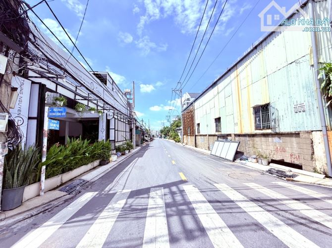 Nhà 9x35m full thổ cư, mặt đường nhựa ngã tư Hóc Môn, Lý Thường Kiệt