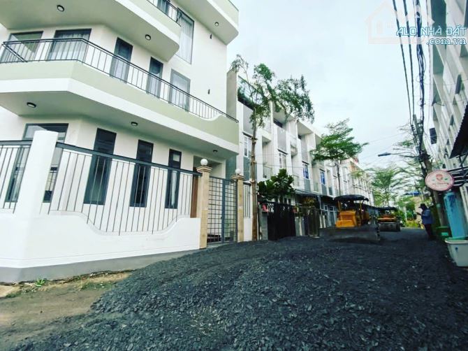 Lô đất xây biệt thự - CHDV - Gần 3 trường ĐH - View sông Thoáng mát