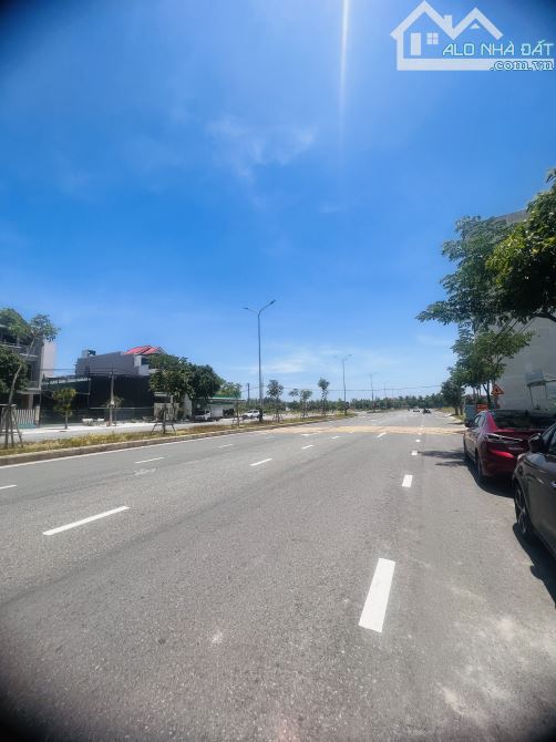 Đất biển vũ văn cẩn 7.5 m hướng tây 106,3 m chính chủ