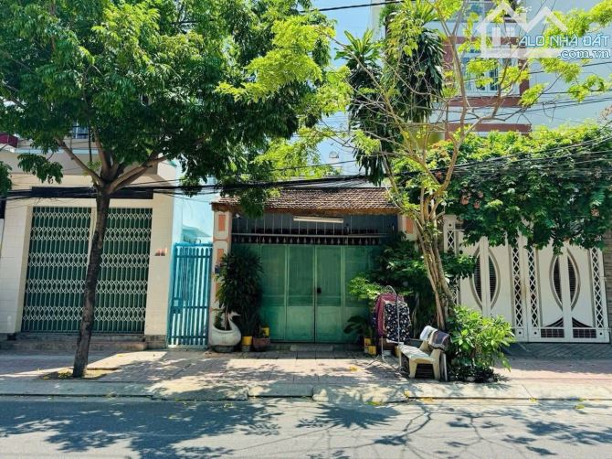 BÁN NHÀ CẤP 4 CŨ GẦN BIỂN,  MẶT TIỀN NGUYỄN LỘ TRẠCH chỉ 10,5 tỷ