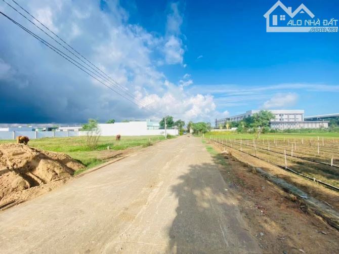 💎 Nhà Đẹp mới xây (5 x 32m) đường rộng xe hơi Vivu cạnh Công ty May Công Tiến