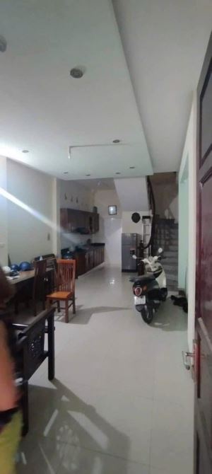 Cần Tiền Bán Gấp Nhà 5 tầng Cầu Giấy Vị Trí Cực Đẹp ô tô tránh đỗ trước cổng nhà 7.5 tỷ