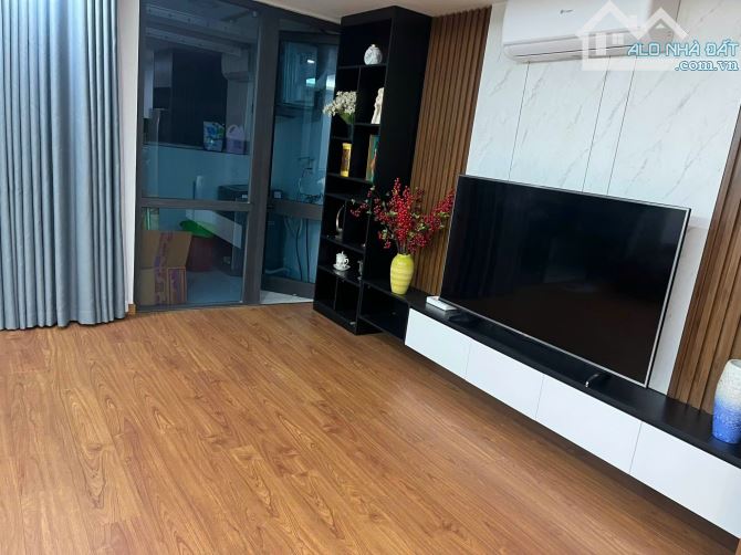 chung cư Golden Land, 275 Nguyễn Trãi 147m 3 PN 2WC 12,1tỷ đúp nội thất vào ở luôn
