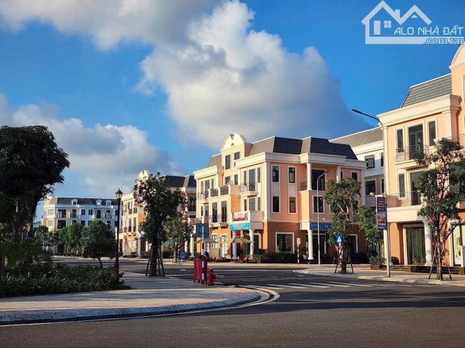 Bán shophouse Vincom Đông Hà  vốn 1,9 tỷ, dòng tiền 28tr/tháng, vị trí trung tâm Quảng Trị