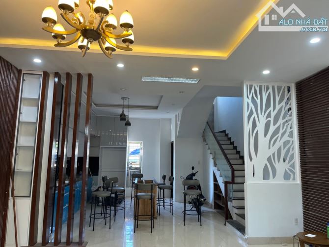 NHÀ 3 TẦNG MẶT TIỀN NÚI THÀNH – GẦN TƯỢNG ĐÀI 2/9 NHỘN NHỊP SẦM UẤT