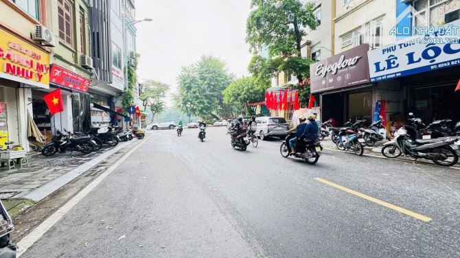 1.	Bán nhà phố Đỗ Ngọc Du 43.7m² x 5 tầng, thang máy, giá 12.9 tỷ