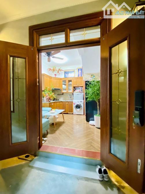 NHÀ ĐẸP LÔ GÓC PHỐ TRẦN KHÁT CHÂN FULL NỘI THẤT CÔNG NĂNG TIỆN ÍCH Ở NGAY.