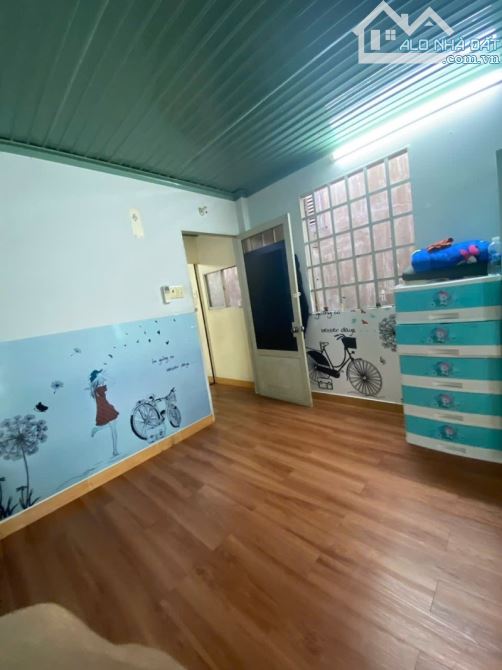 HƠN 3TỶ,QUẬN 10 NGAY VÒNG XOAY LÝ THÁI TỔ - DT 33M2 CÁCH MẶT TIỀN 20M