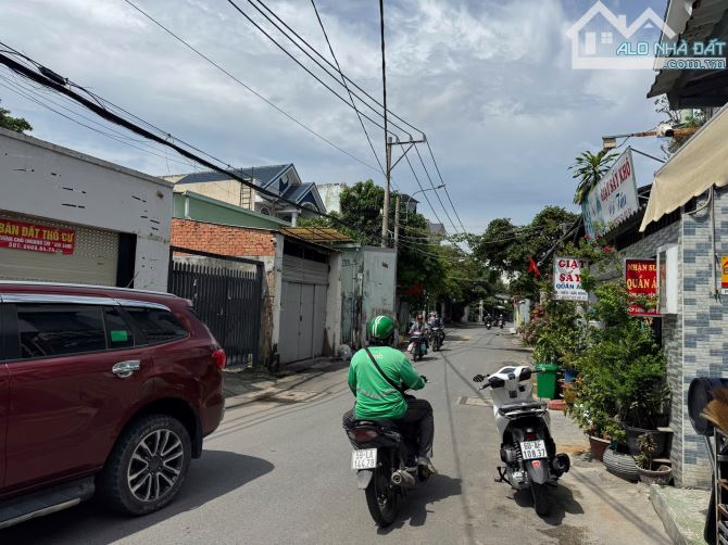 Bán nhà MT đường 5 ngay Đình Phong Phú, 6.2 x 32 = 198m2. 13.65 tỷ
