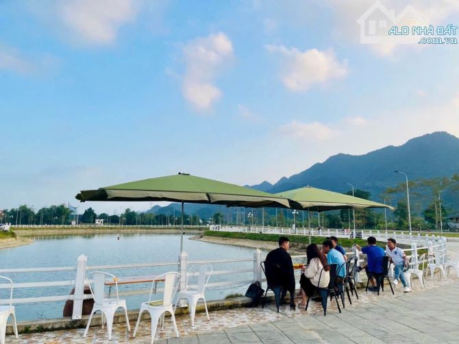 Đất Nền Hoà Lạc Ngay Gần Đại Học Quốc Gia Metro Số 5 DT:102m mặt tiền 7m view hồ