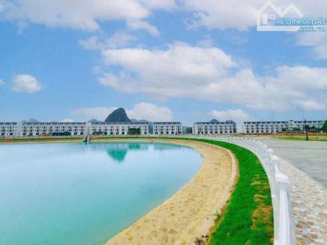 Đất Nền Giáp Ql 21 view hồ hai thoạnh cạnh các Shophoue  DT:120m MT:7m Gần Hoà Lạc