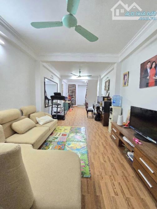Cạnh Minh Khai Hai Bà Trưng, ngõ rộng thoáng để 5 xe máy, lô góc thoáng- 34M- 5 tỷ nhỏ xiú