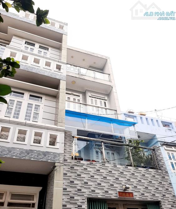 Nhà Gò Vấp giá Q12:nhà 4 tầng, 50m2,sát mặt tiền,ngay chợ Xóm Mới chỉ 4.9 tỷ