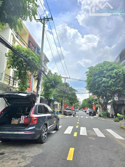 BÁN NHÀ LINH CHIỂU- THỦ ĐỨC- 2.8TỶ 3PN- NGAY CÔNG VIÊN HIMLAM.  +Công năng: 3 tầng, 3 phòn