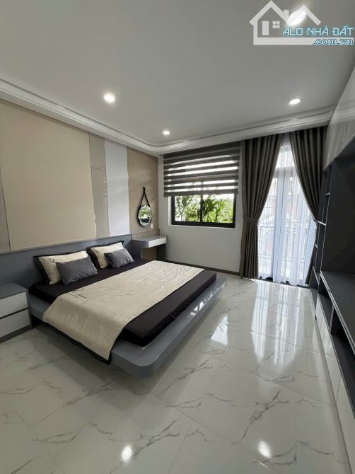 Bán nhà mới như hình, 390/ Hà Huy Giáp, Q12, giáp Gò Vấp. 4*20m, 5tấm, có TM, HXH 10m, 8.7