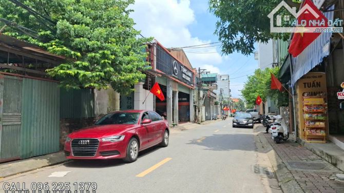 A Đạo bán gấp đất mặt phố giang biên. 63m2, lô góc, ô tô tránh, giá 12.x tỷ