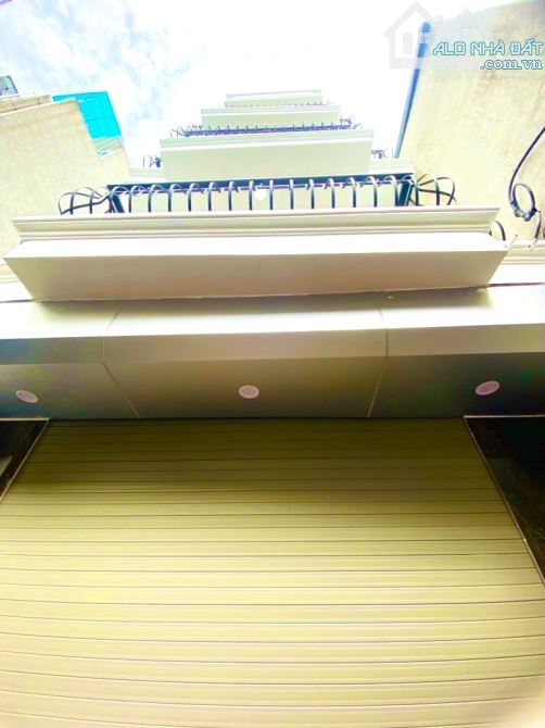 NHÀ XÂY MỚI 5 TẦNG THANG MÁY - PHÂN LÔ 20M THẲNG TẮP - RA Ô TÔ TRÁNH ĐỖ NGÀY ĐÊM.