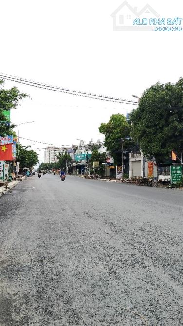 BÁN ĐẤT FULL THỔ CƯ DT 10 X 42M TẶNG NHÀ C4 NGAY KHU PHÂN LÔ ĐỒNG BỘ GIÁP AEON MALL TÂN PH