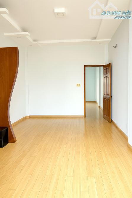 Bán nhà Nguyễn Sỹ Sách, Phường 15, Tân Bình, 3 tầng BTCT, hẻm ô tô 6m, chỉ 5 tỷ ++