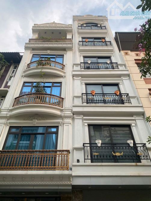 Bán tòa 6 tầng phố An Dương Vương, Tây Hồ, sát phố, ngõ ô tô, view sông Hồng, 33m, 7.8 tỷ.