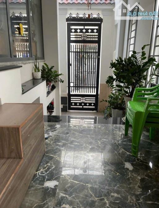 BÁN NHÀ 1 TRỆT 2 LẦU CÓ GARA Ô TÔ GẦN BÃI SAU HẺM RỘNG 5 MÉT 110m2 GIÁ 9t TL