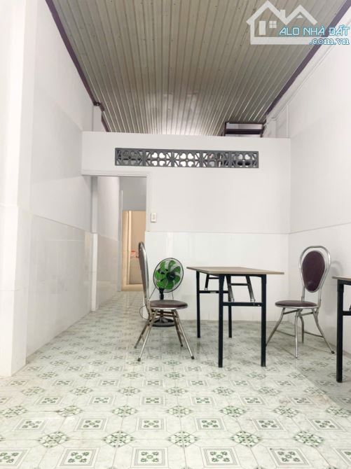 Chỉ 1tỷ8 TL_Bán nhà 1trệt 1Gác ngay đường Cách Mạng Tháng 8 Chợ B Hòa trường Quang Vinh BH