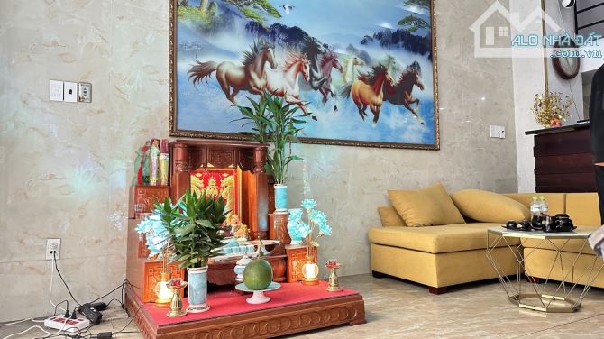 Bán tòa khách sạn Quận 1, 6 tầng có thang máy, PCCC đầy đủ, thu nhập 3Tỷ/Năm, ô tô đậu cửa