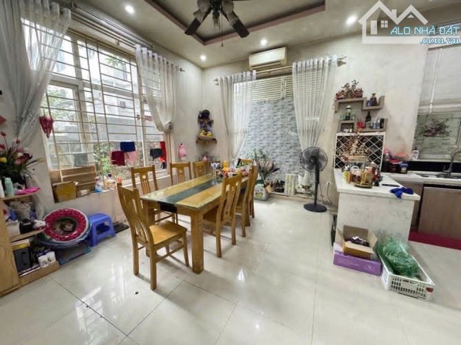 Biệt thự 4 tầng Văn Quán 236m chào 50 Tỷ Hà Đông Hà Nội diện tích lớn Ở văn phòng công ty