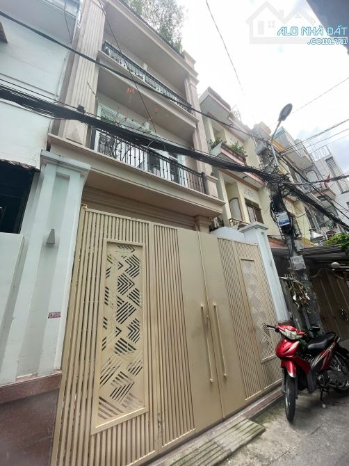 Phan Xích Long, HXH 4m, Dt 64m2(4,7/5mx13m) nở hậu 5m, 4 tầng 4Pn, nhà đẹp giá còn11 tỷ
