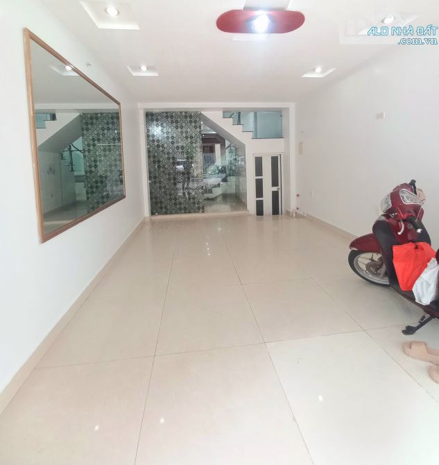 Bán nhà tại  Trần Phú, Cầu Đất, Ngô Quyền. 65m², 5 tầng, chỉ 10,5 tỷ
