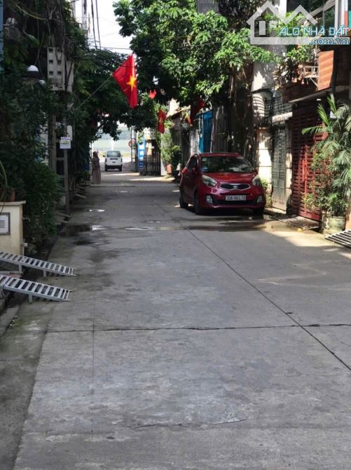 Bán gấp mảnh đất Duyên Thái - Ngọc Hồi  ô tô ,phân lô ,ngõ thông ,kinh doanh giá 9 tỷ